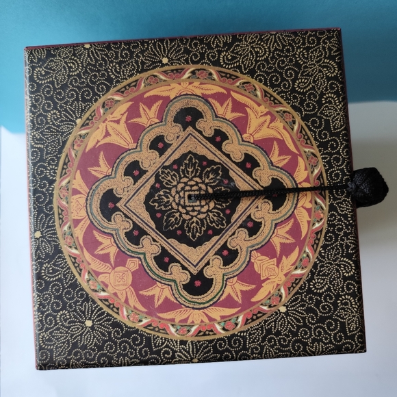 4/$50⭐️Punch Studio Tapered Gift Box w/Black Tassel No. 86413 - Picture 3 of 7